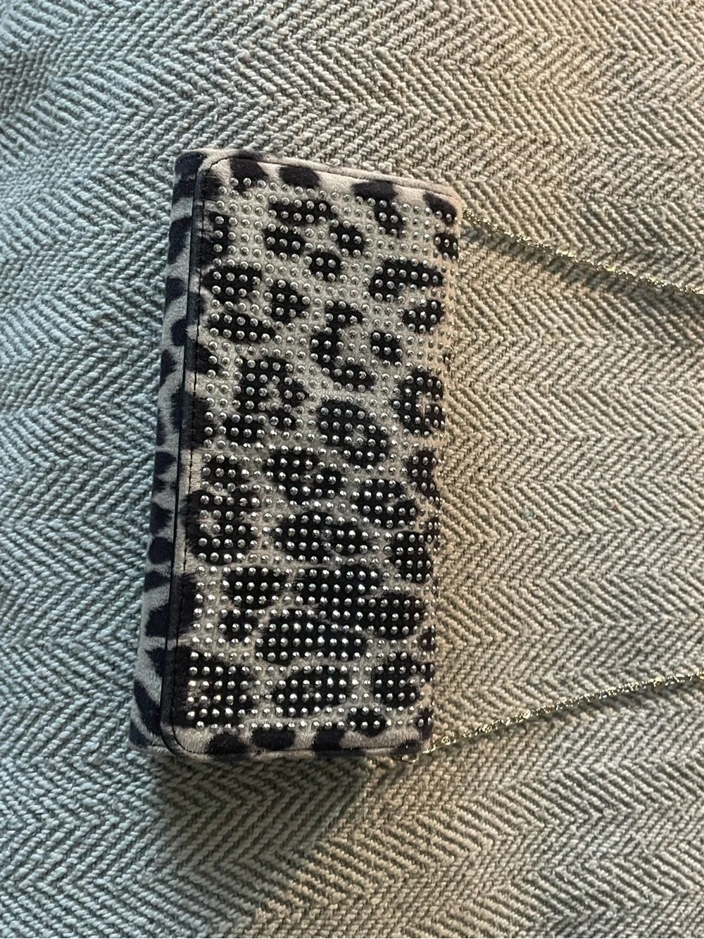Leopard Print Studded Crossbody Phone Wallet - Black & Gray